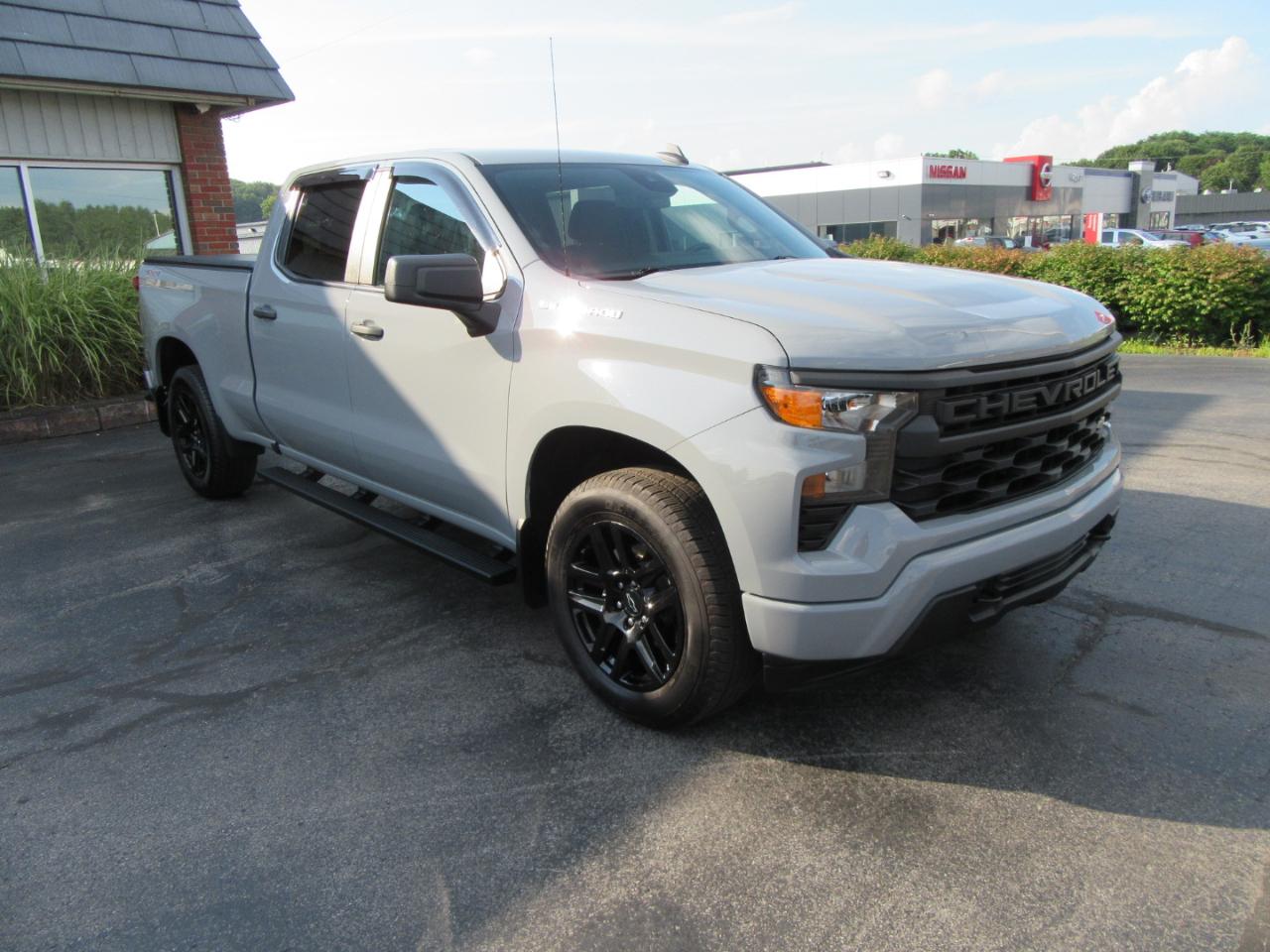 Chevrolet Silverado 1500 Custom Crew Cab 4WD 2024