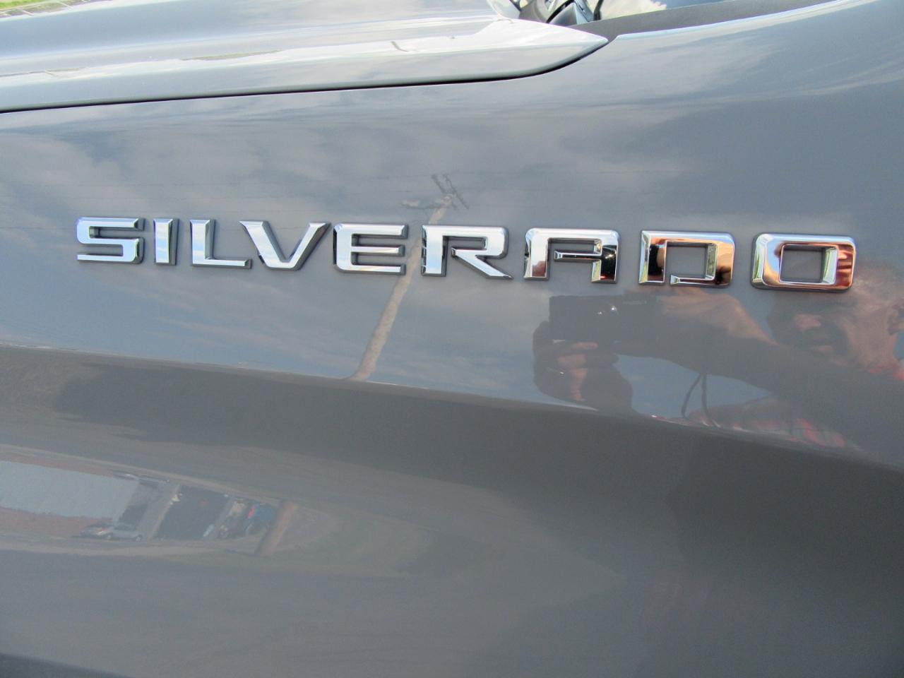 Chevrolet Silverado 1500 Custom Crew Cab 4WD 2024