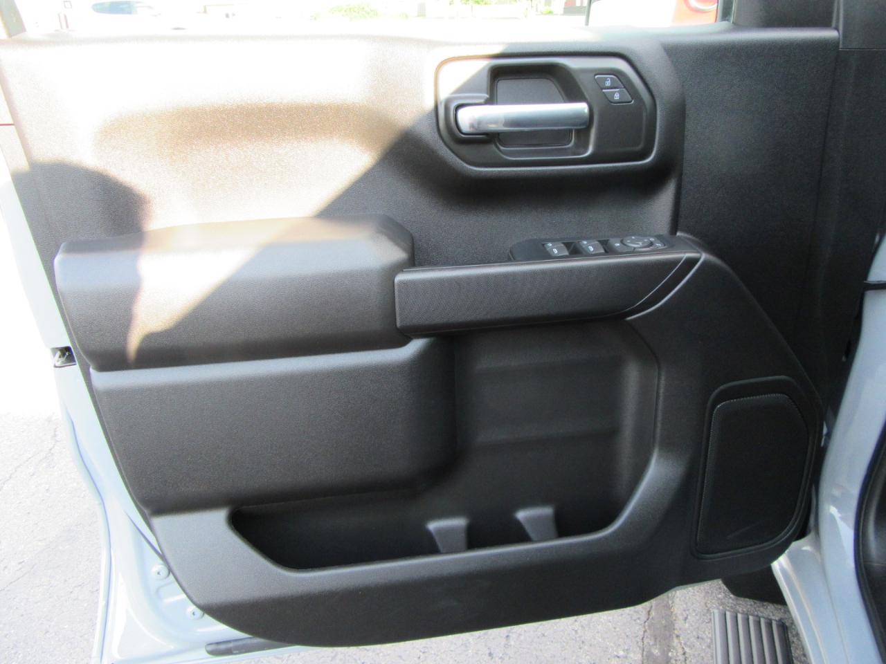 Chevrolet Silverado 1500 Custom Crew Cab 4WD 2024