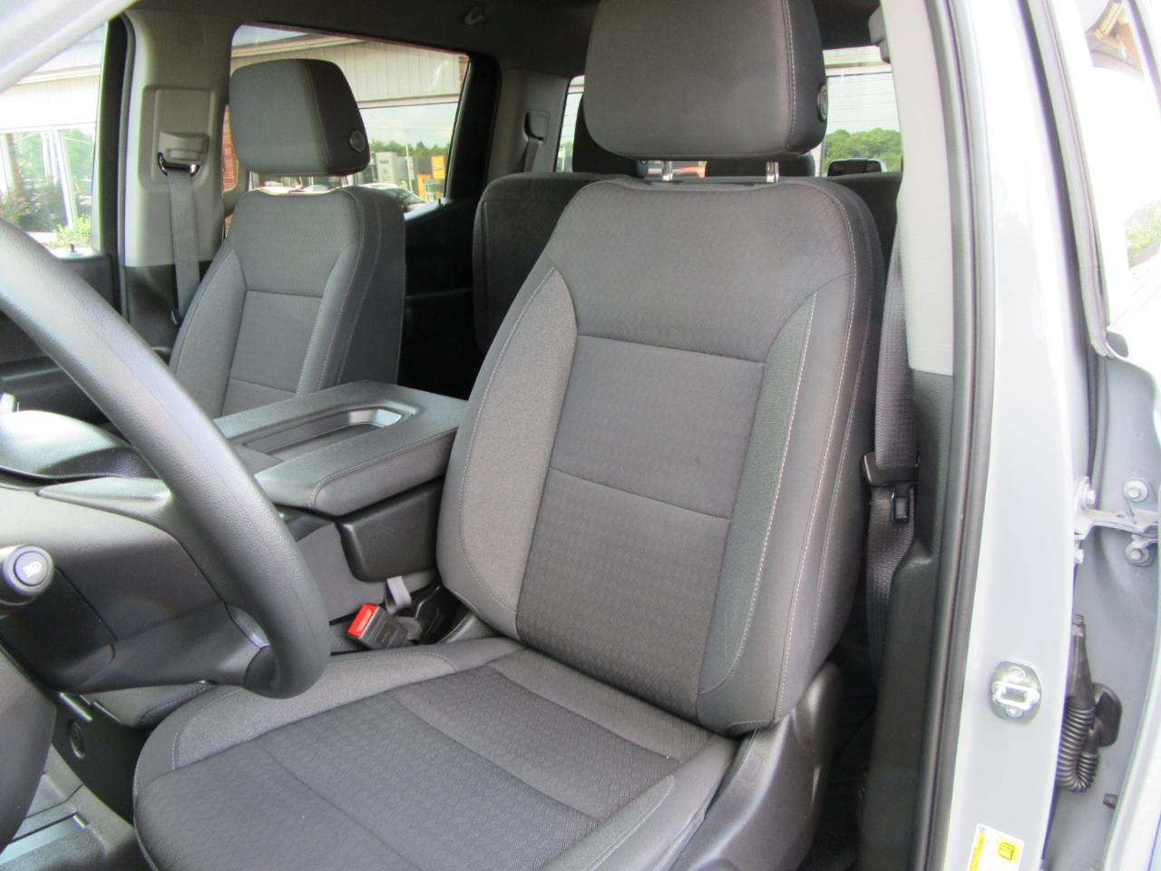 Chevrolet Silverado 1500 Custom Crew Cab 4WD 2024