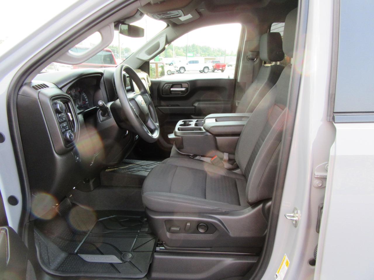 Chevrolet Silverado 1500 Custom Crew Cab 4WD 2024