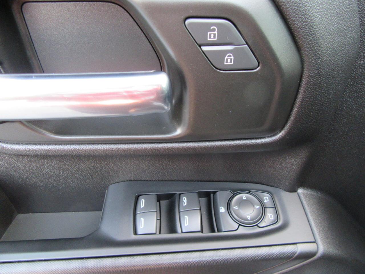 Chevrolet Silverado 1500 Custom Crew Cab 4WD 2024