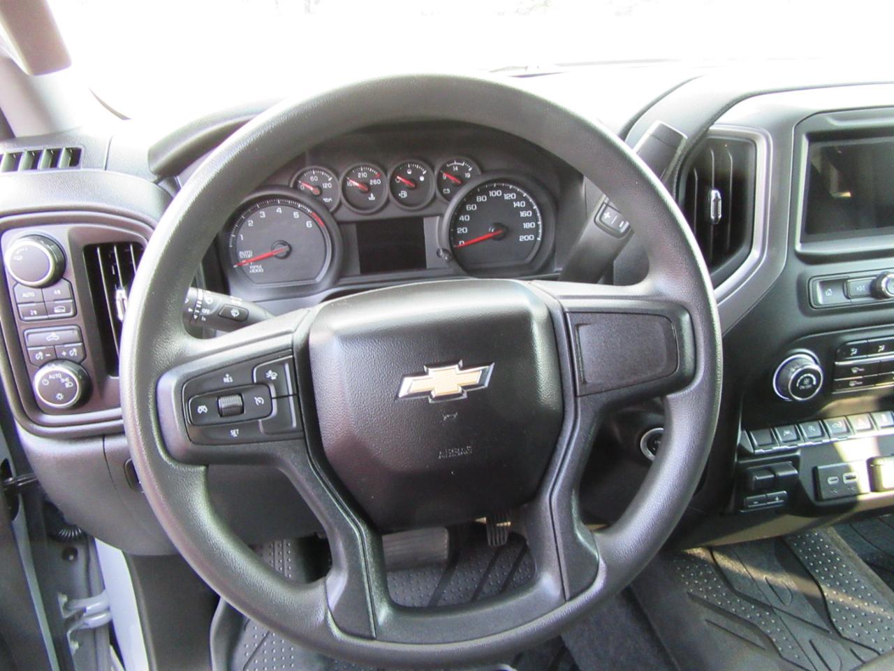 Chevrolet Silverado 1500 Custom Crew Cab 4WD 2024