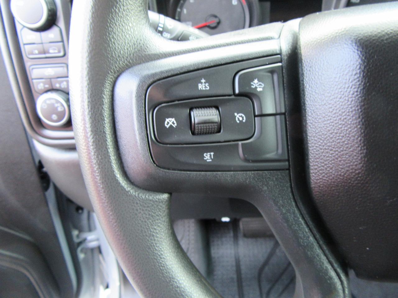 Chevrolet Silverado 1500 Custom Crew Cab 4WD 2024