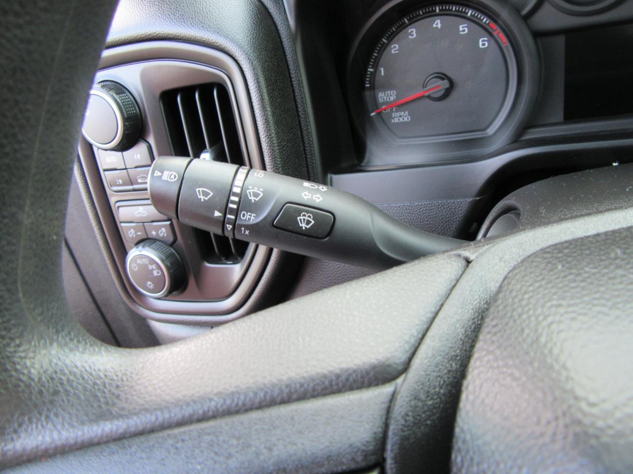 Chevrolet Silverado 1500 Custom Crew Cab 4WD 2024