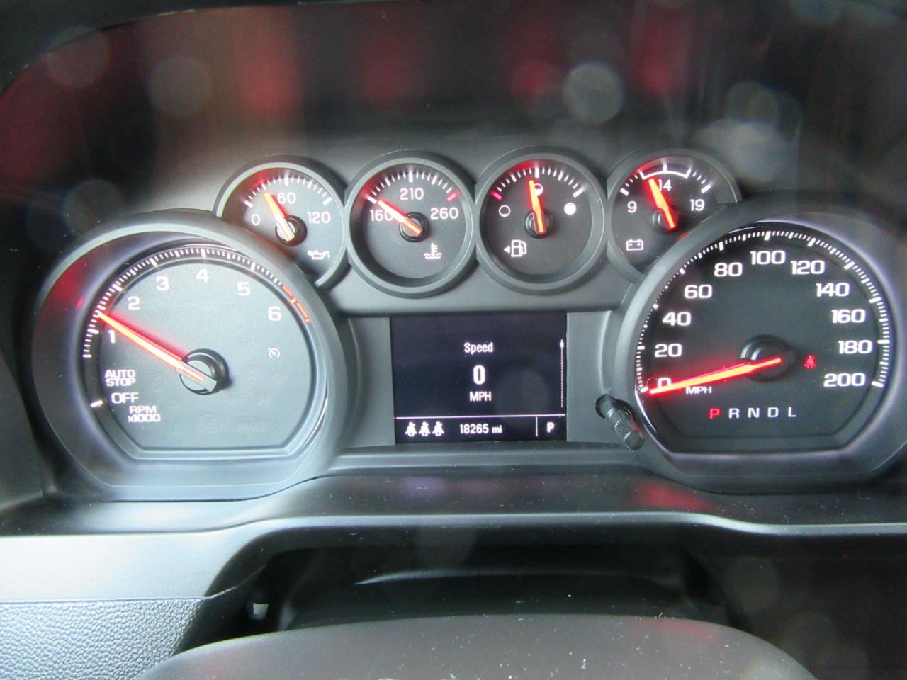 Chevrolet Silverado 1500 Custom Crew Cab 4WD 2024