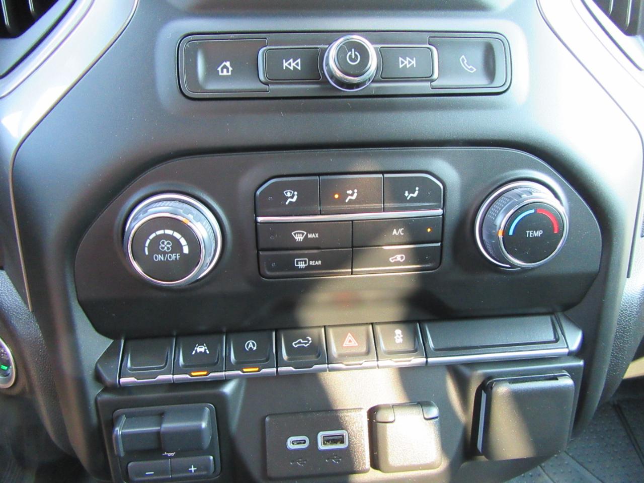 Chevrolet Silverado 1500 Custom Crew Cab 4WD 2024