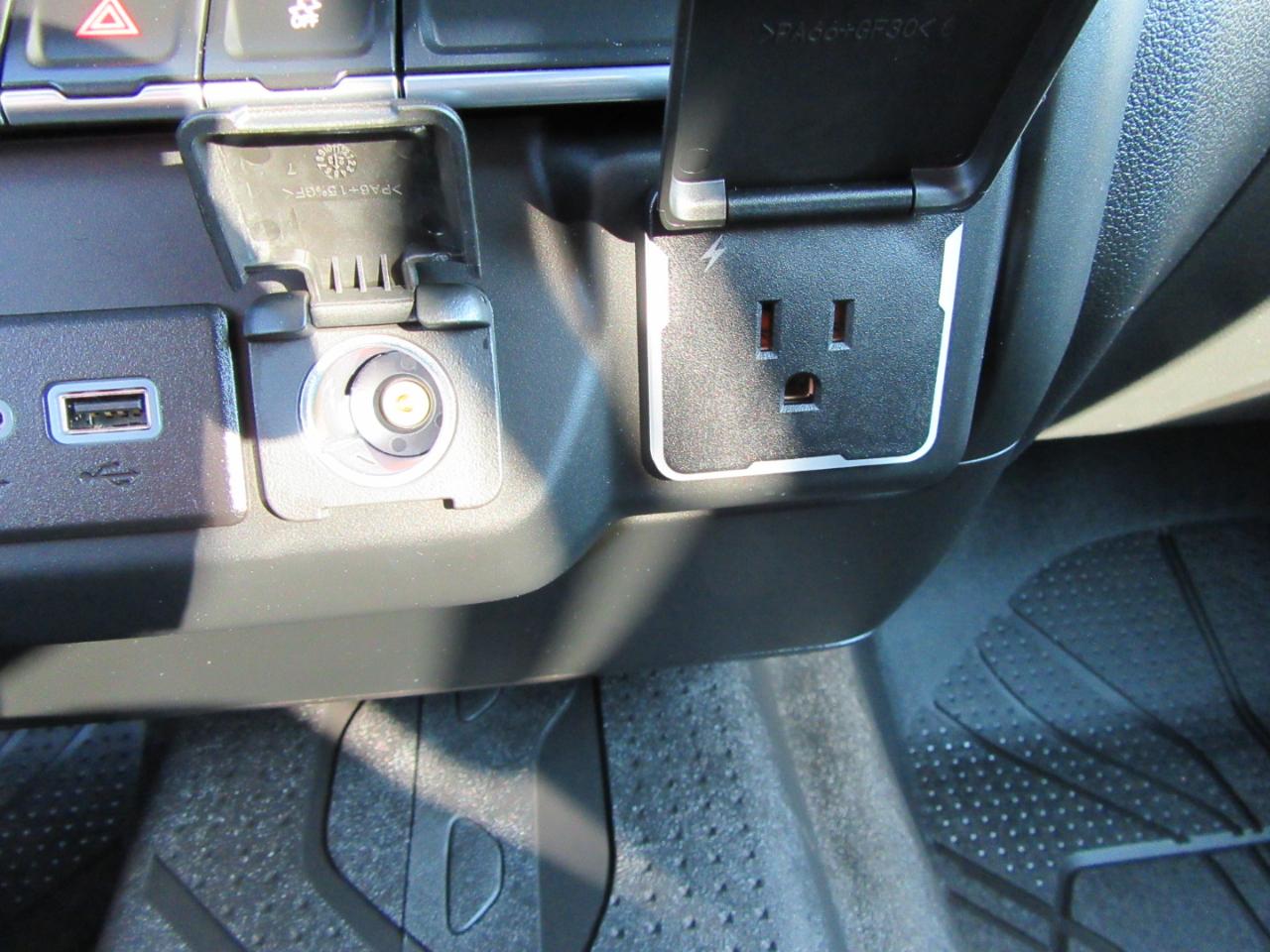 Chevrolet Silverado 1500 Custom Crew Cab 4WD 2024