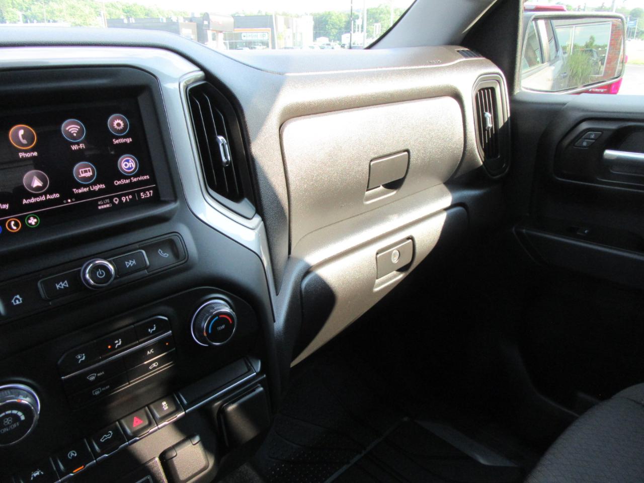 Chevrolet Silverado 1500 Custom Crew Cab 4WD 2024