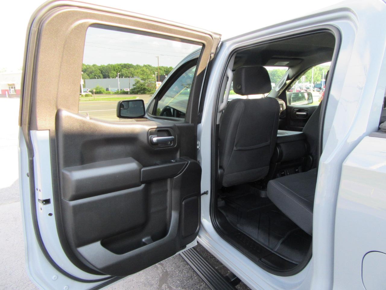 Chevrolet Silverado 1500 Custom Crew Cab 4WD 2024