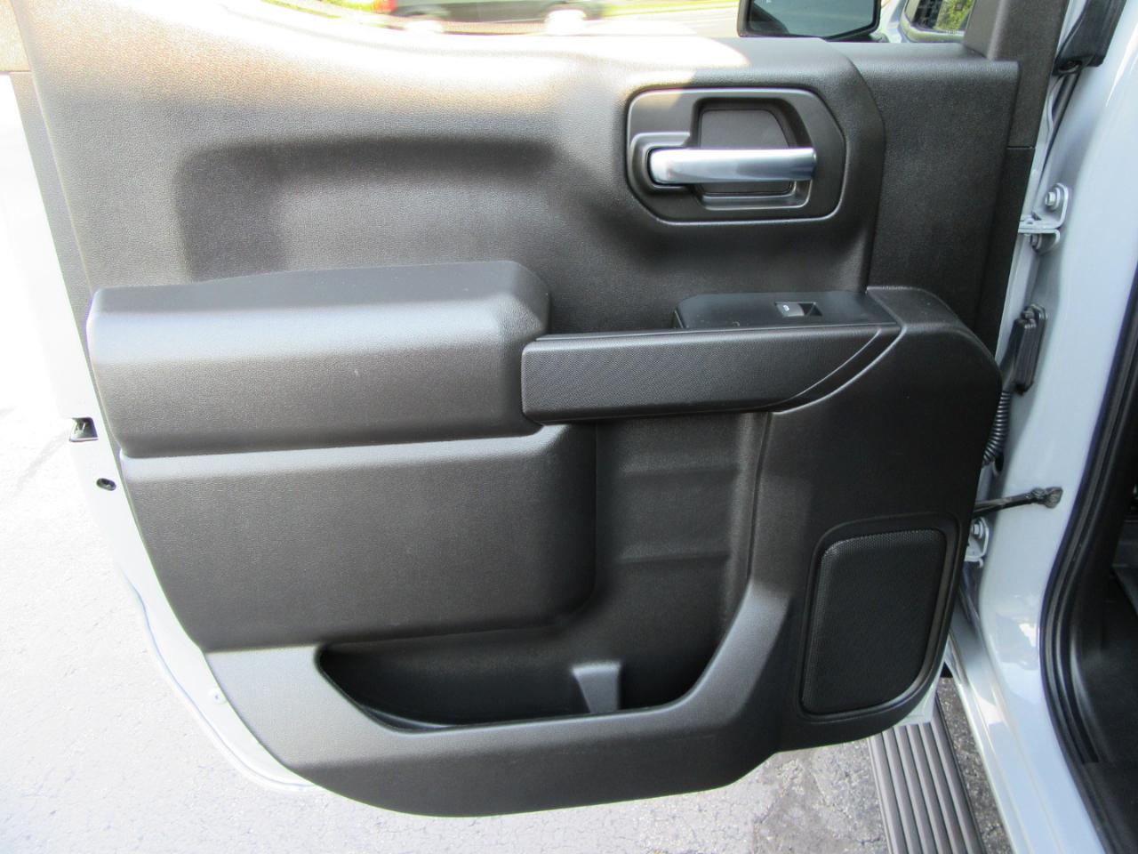 Chevrolet Silverado 1500 Custom Crew Cab 4WD 2024
