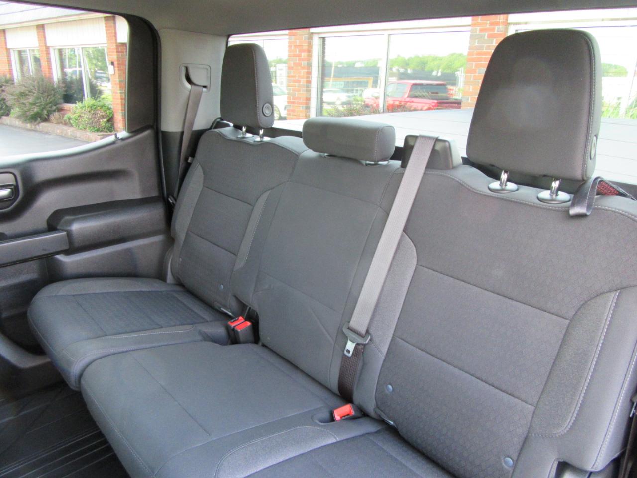 Chevrolet Silverado 1500 Custom Crew Cab 4WD 2024