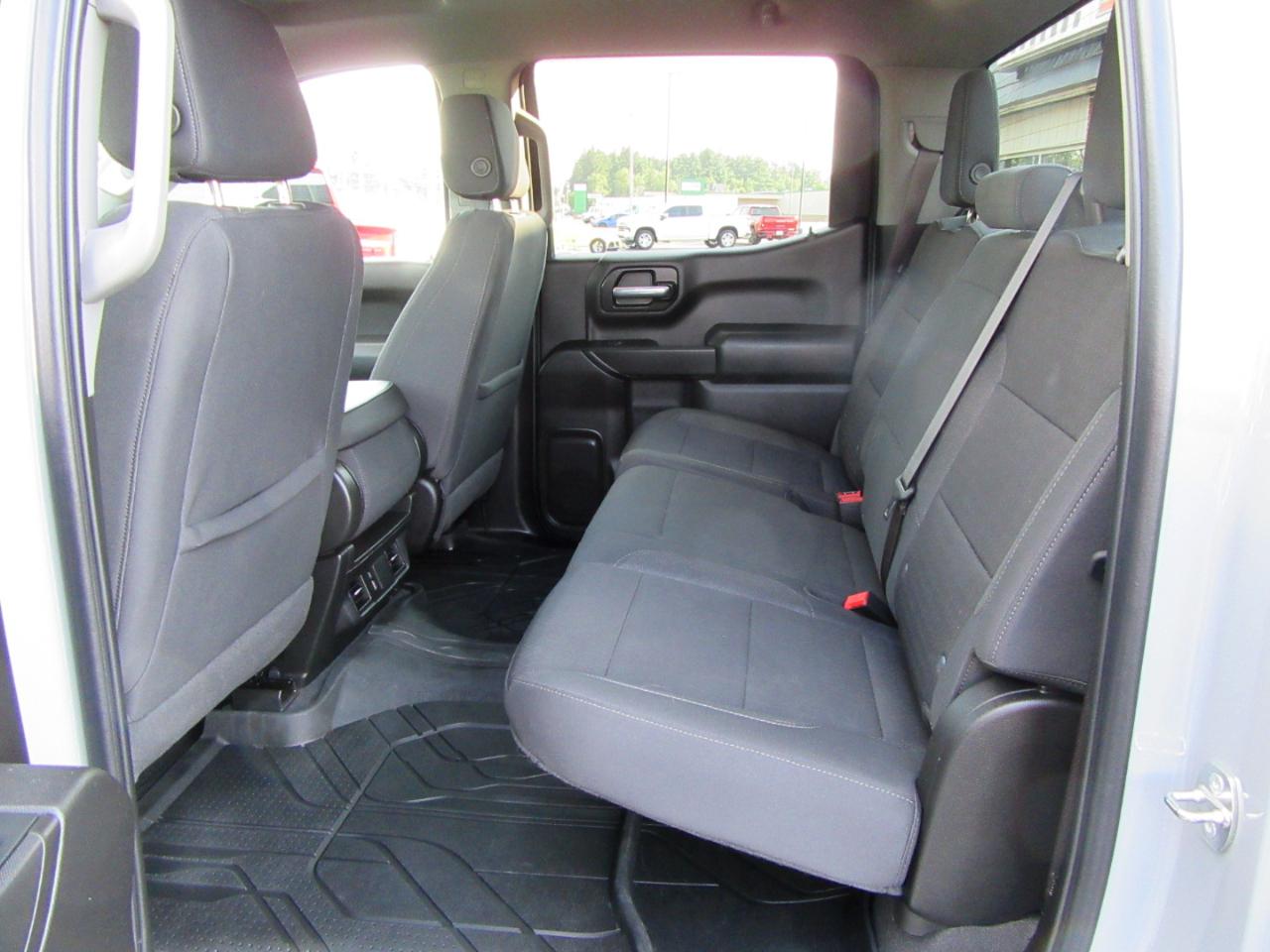 Chevrolet Silverado 1500 Custom Crew Cab 4WD 2024