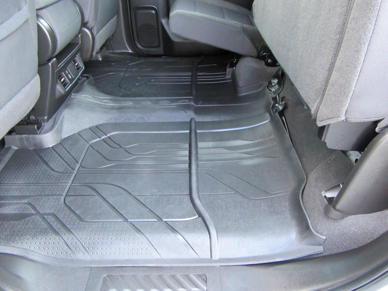 Chevrolet Silverado 1500 Custom Crew Cab 4WD 2024