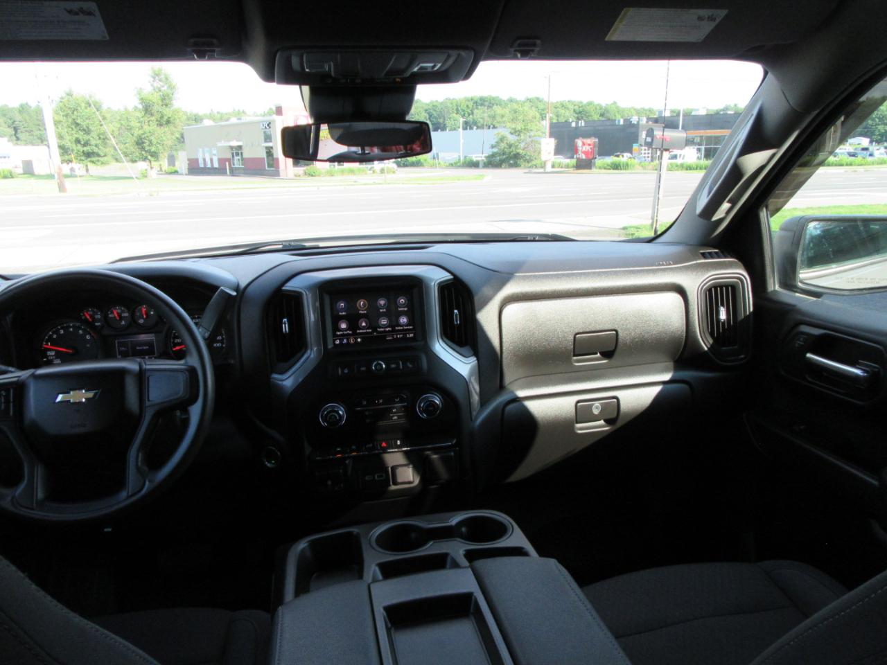 Chevrolet Silverado 1500 Custom Crew Cab 4WD 2024