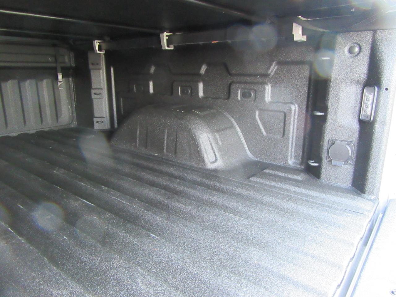 Chevrolet Silverado 1500 Custom Crew Cab 4WD 2024