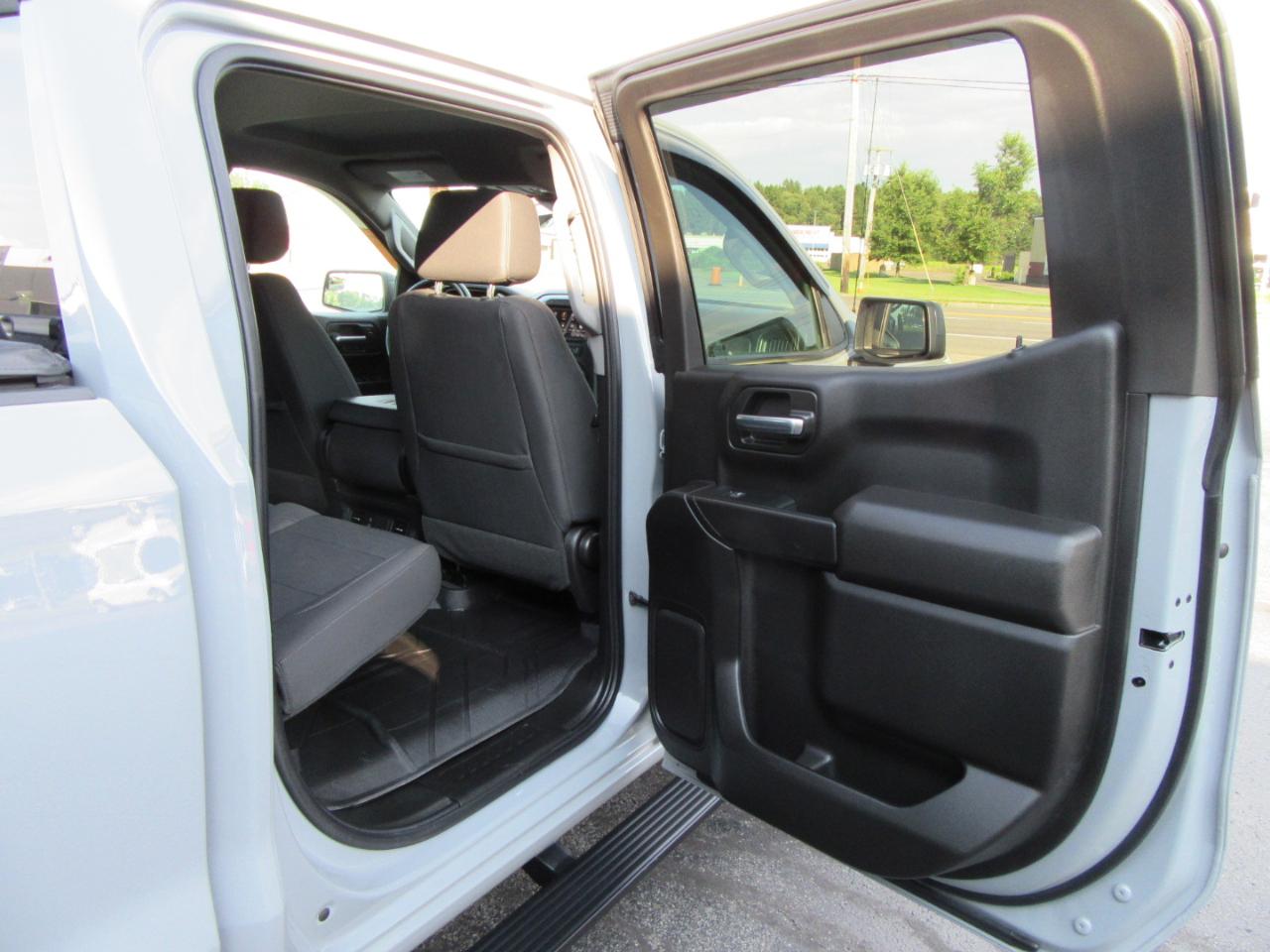 Chevrolet Silverado 1500 Custom Crew Cab 4WD 2024