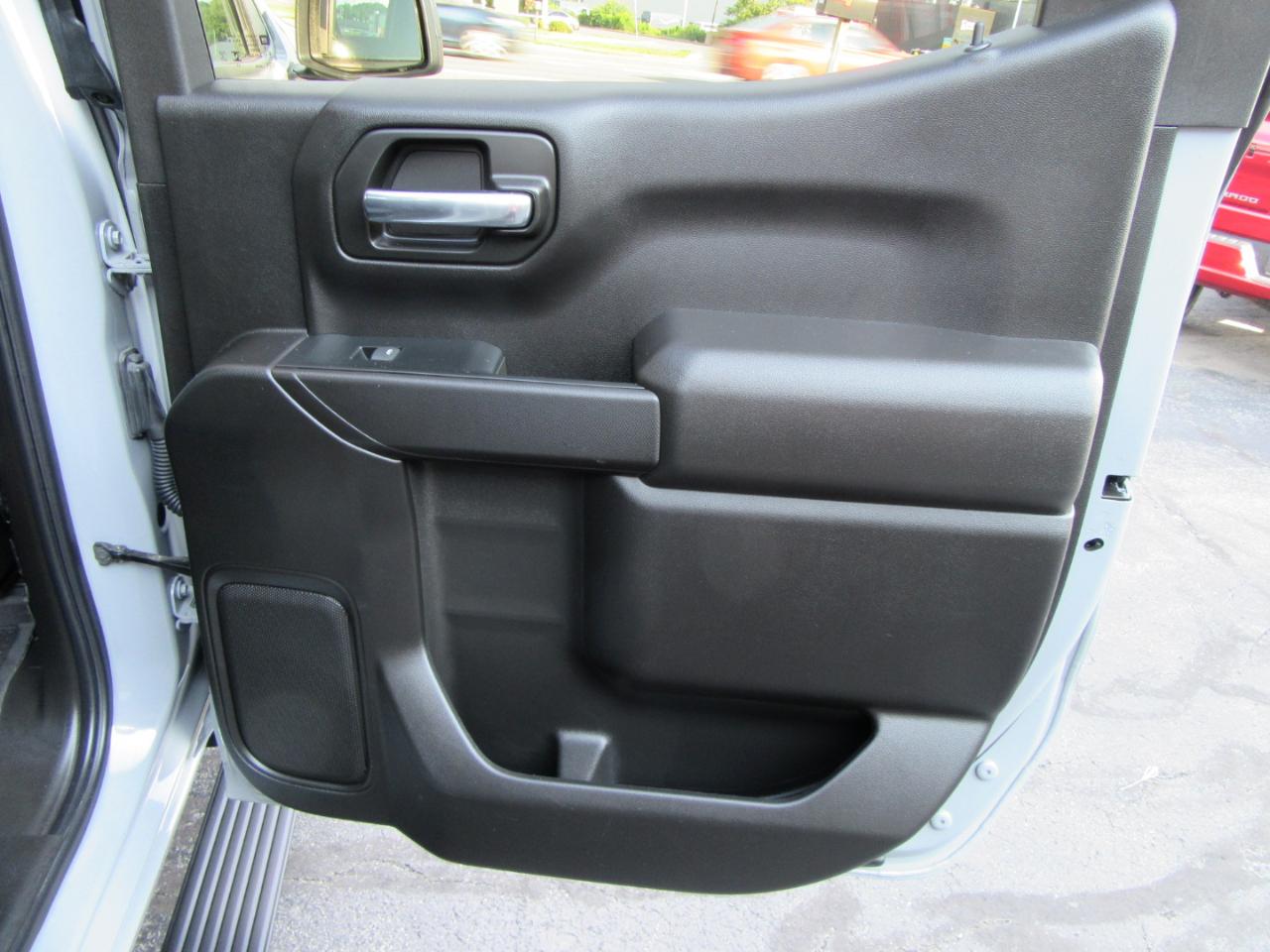 Chevrolet Silverado 1500 Custom Crew Cab 4WD 2024