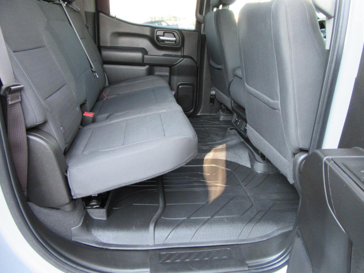 Chevrolet Silverado 1500 Custom Crew Cab 4WD 2024