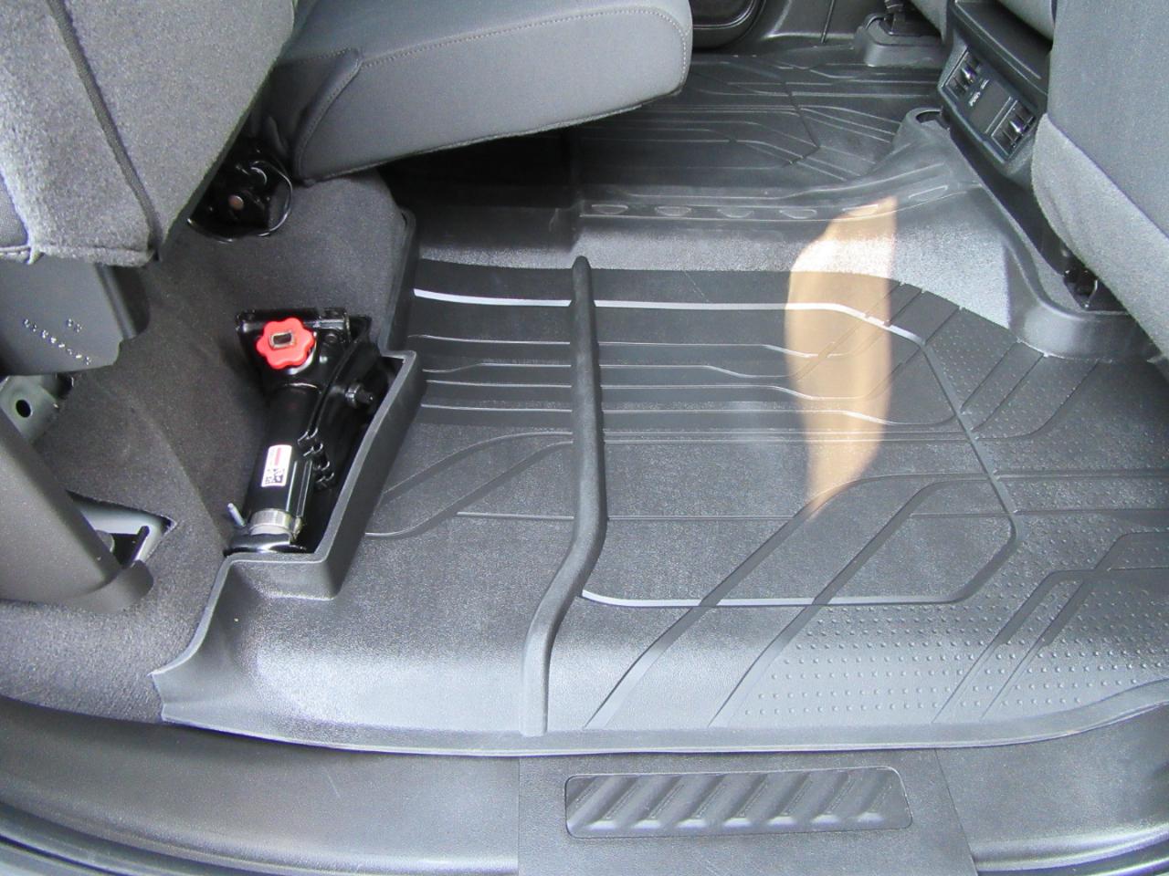 Chevrolet Silverado 1500 Custom Crew Cab 4WD 2024