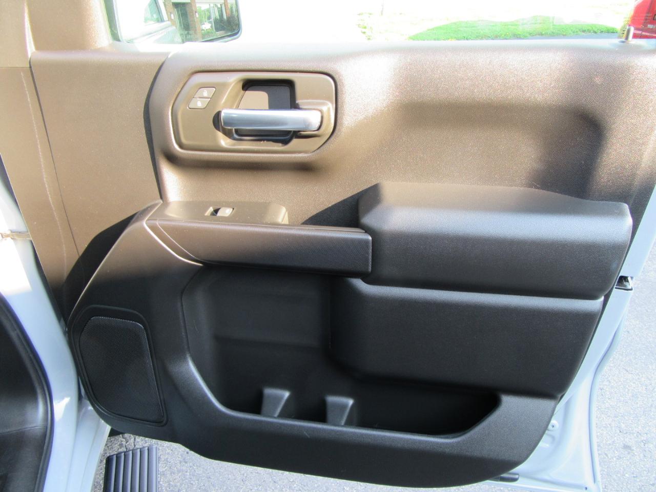 Chevrolet Silverado 1500 Custom Crew Cab 4WD 2024