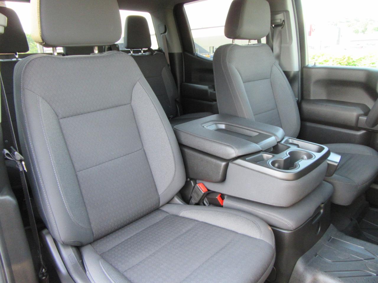 Chevrolet Silverado 1500 Custom Crew Cab 4WD 2024