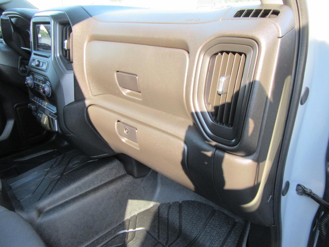 Chevrolet Silverado 1500 Custom Crew Cab 4WD 2024
