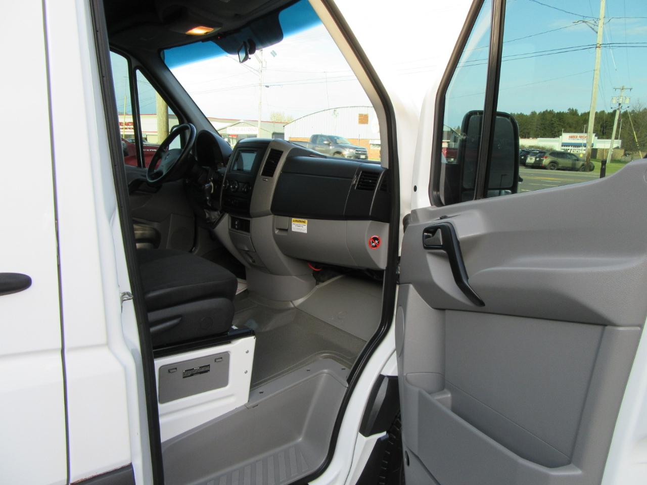 Mercedes-Benz Sprinter 3500 High Roof 170-in. WB EXT 2014