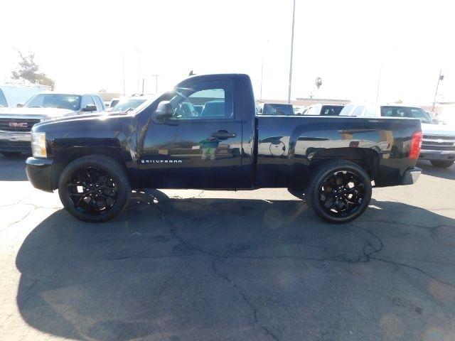 Chevrolet Silverado 1500 2WD Reg Cab 119.0" Work Truck 2009