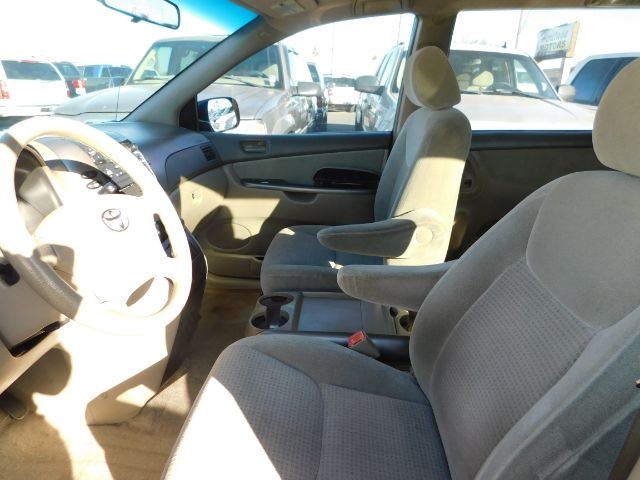 Toyota Sienna 5dr 7-Passenger Van CE FWD (Natl) 2007