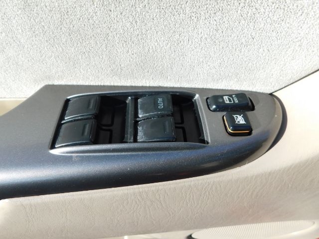 Toyota Sienna 5dr 7-Passenger Van CE FWD (Natl) 2007