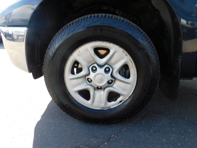 Toyota Tundra 4WD Truck Dbl 4.6L V8 6-Spd AT (Natl) 2010