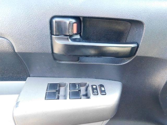 Toyota Tundra 4WD Truck Dbl 4.6L V8 6-Spd AT (Natl) 2010