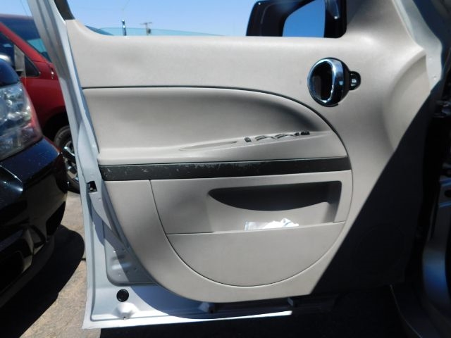 Chevrolet HHR FWD 4dr LS 2009