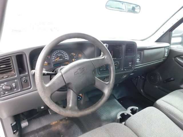 Chevrolet Silverado 2500HD Reg Cab 133" WB Work Truck 2005 Chevrolet Silverado 2500HD Reg Cab 133" WB Work Truck 2005