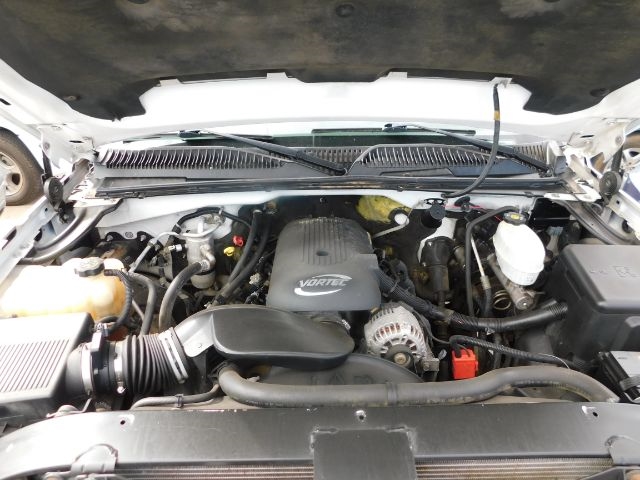 Chevrolet Silverado 2500HD Reg Cab 133" WB Work Truck 2005 Chevrolet Silverado 2500HD Reg Cab 133" WB Work Truck 2005