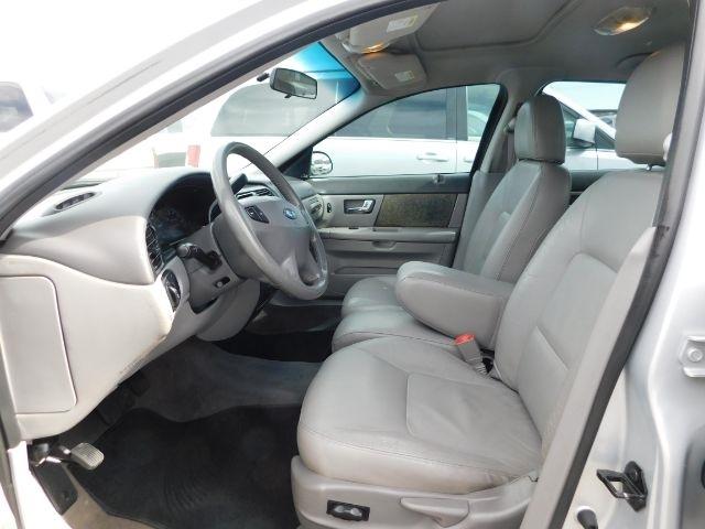 Ford Taurus 4dr Sdn SEL 2001