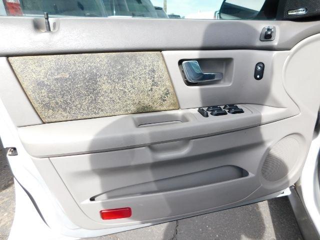 Ford Taurus 4dr Sdn SEL 2001