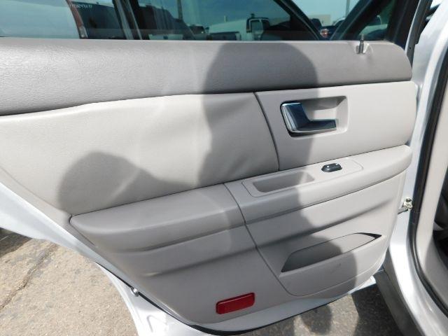 Ford Taurus 4dr Sdn SEL 2001