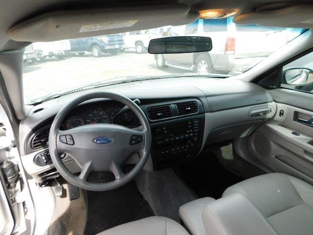 Ford Taurus 4dr Sdn SEL 2001