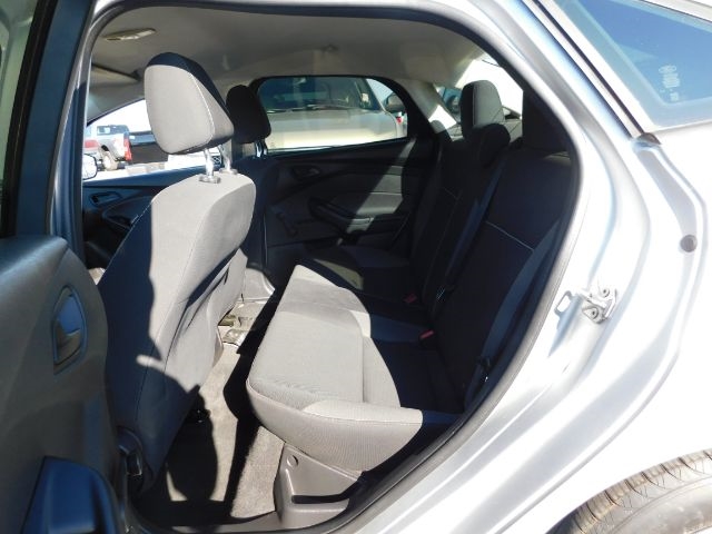 Ford Focus 4dr Sdn S 2013