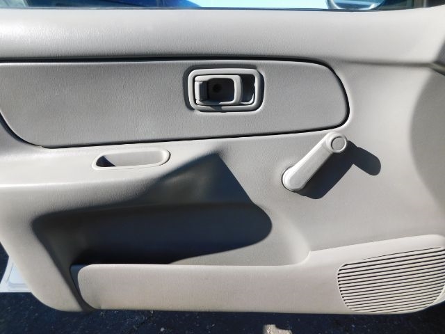 Nissan Sentra 4dr Sdn XE Manual 1999