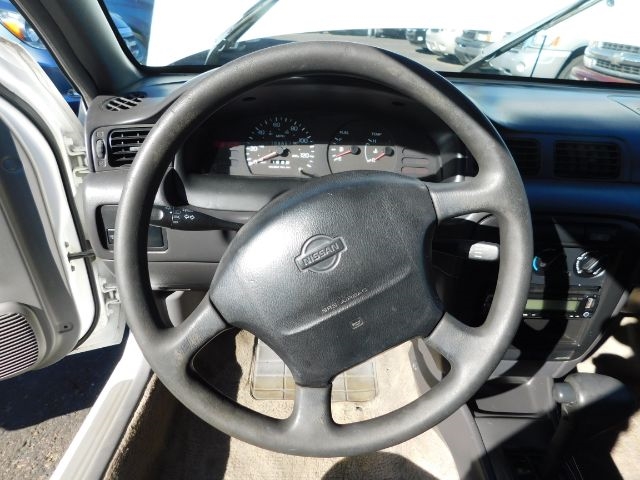 Nissan Sentra 4dr Sdn XE Manual 1999