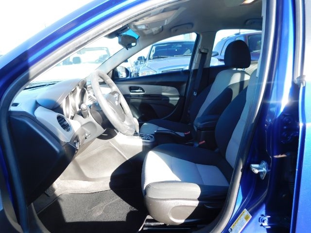 Chevrolet Cruze 4dr Sdn LS 2012