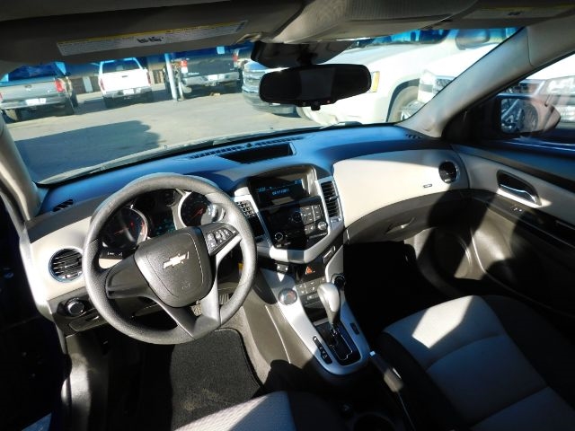 Chevrolet Cruze 4dr Sdn LS 2012