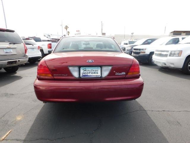Ford Crown Victoria 4dr Sdn LX 2003