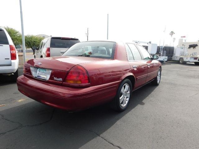 Ford Crown Victoria 4dr Sdn LX 2003