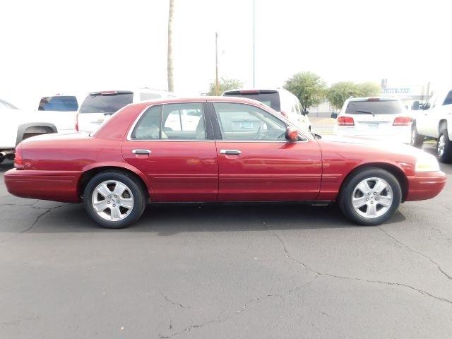 Ford Crown Victoria 4dr Sdn LX 2003