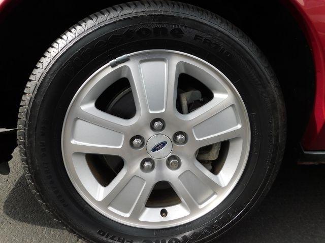 Ford Crown Victoria 4dr Sdn LX 2003