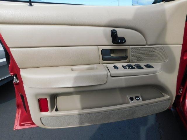 Ford Crown Victoria 4dr Sdn LX 2003